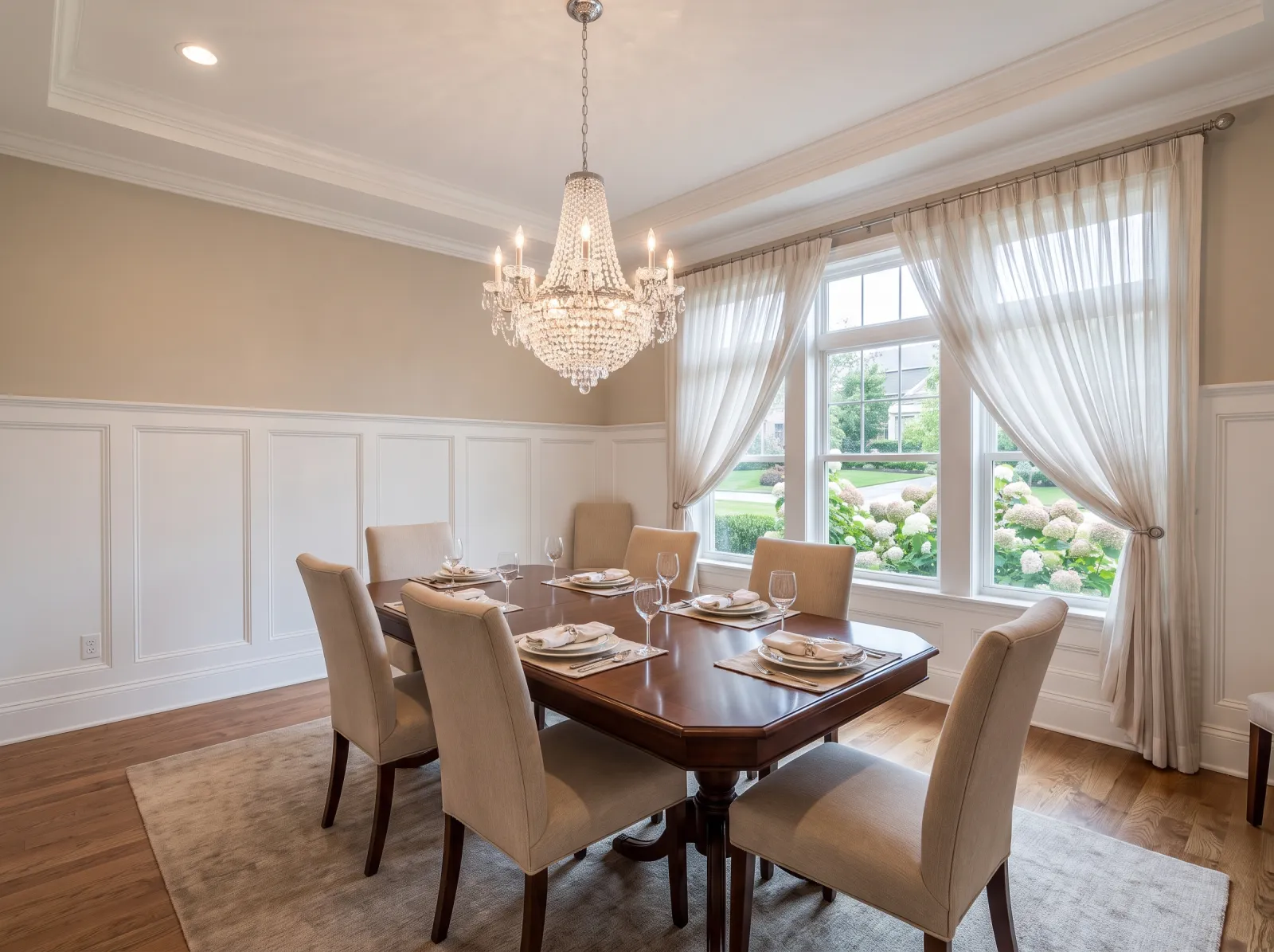 Dining room with the Snaptolist finish